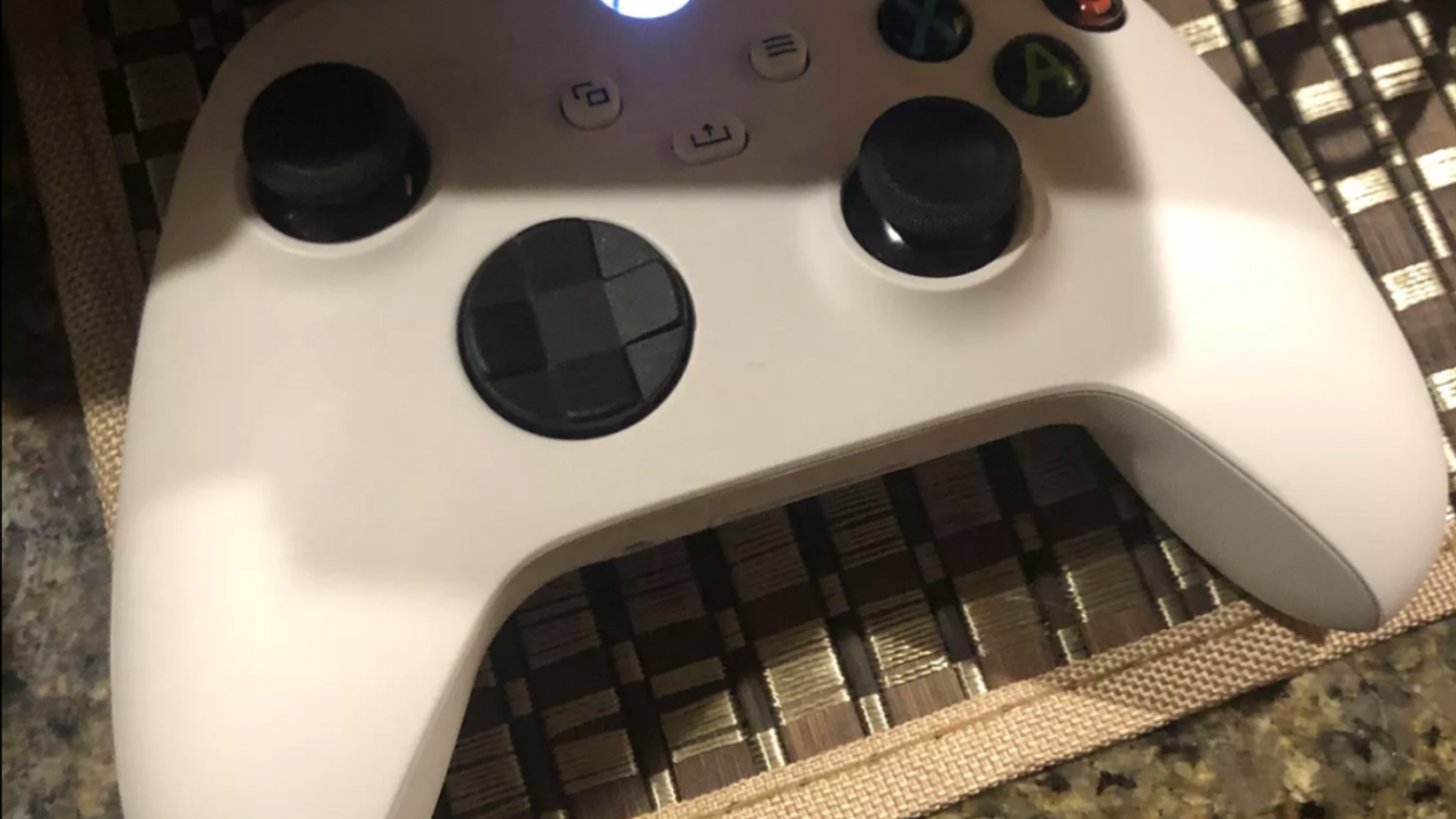 Leaked image of white Xbox Series X controller suggests different colours will be available