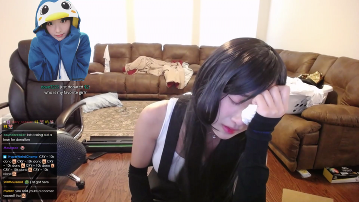 Twitch streamer Jinntty bursts into tears after chat mocks her Tifa cosplay