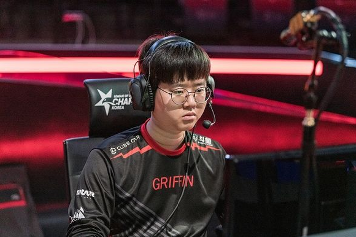 Sword temporarily departs Team Griffin following nepotism controversy and relegation