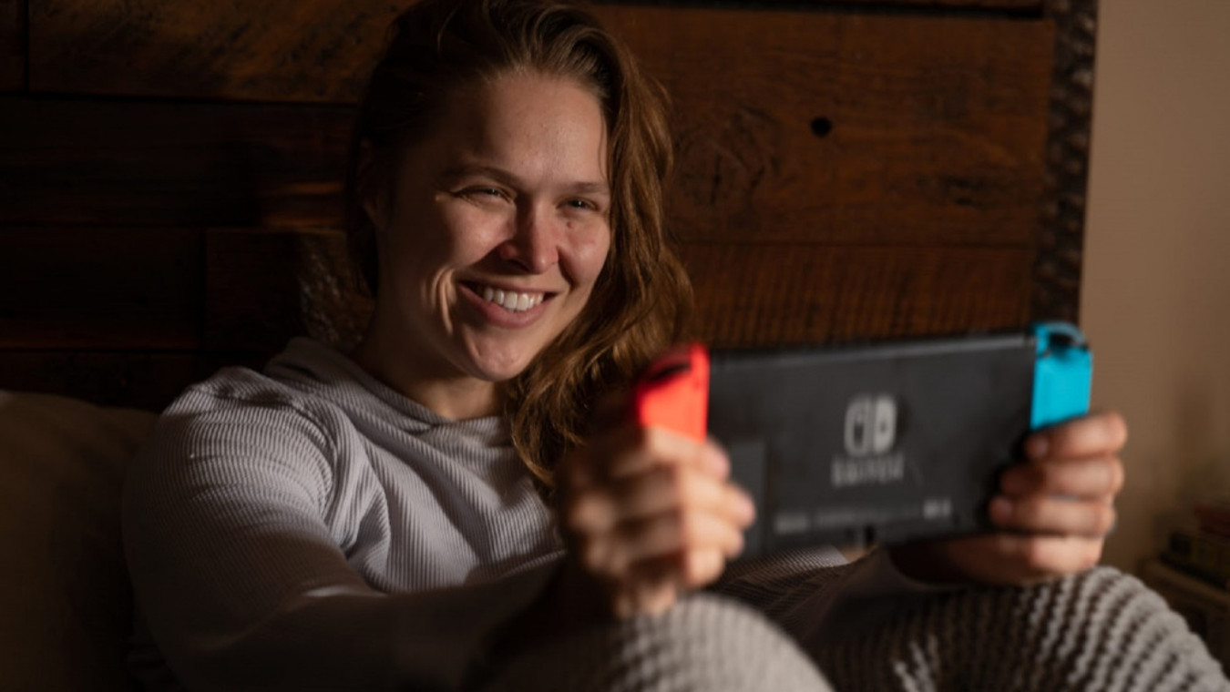 Who is Ronda Rousey and why did she sign with Facebook Gaming?