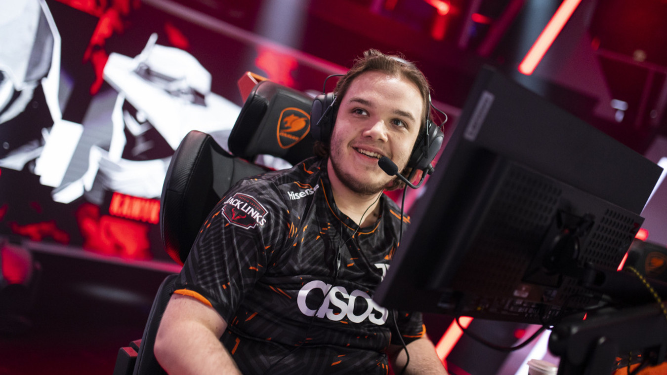 Fnatic Kamyk: "Playing Sentinel Was Really Hard For Me In The Beginning"