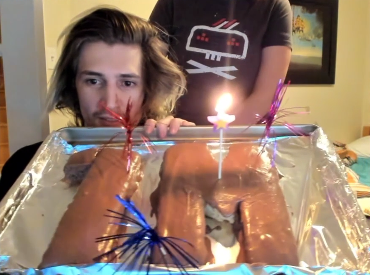 xQc celebrates 1M subscribers on YouTube with homemade cake