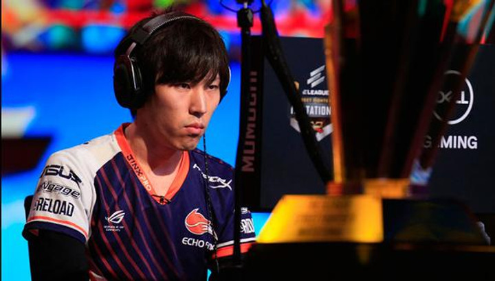 Street Fighter pro Momochi complains about aging pros dominating the game