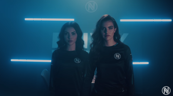 Envy Gaming signs chess streamers Botez sisters