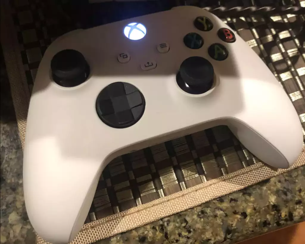 Xbox Series X white controller, xbox series x different colours, what colour can i get the xbox series x in?