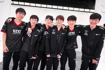 EDG clinch their first Worlds semifinals, after a dramatic victory against RNG