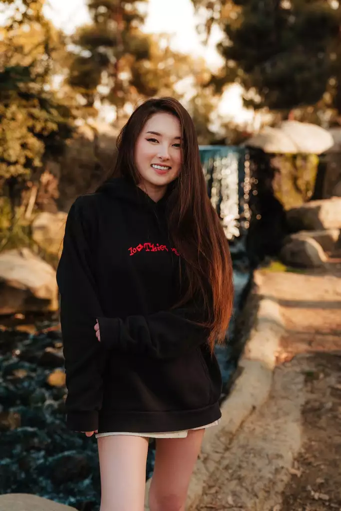 100Thieves officially signs Twitch streamer TinaKitten