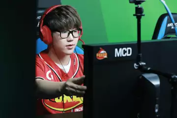 Overwatch League pro released from Spark following racial insults against Chinese player